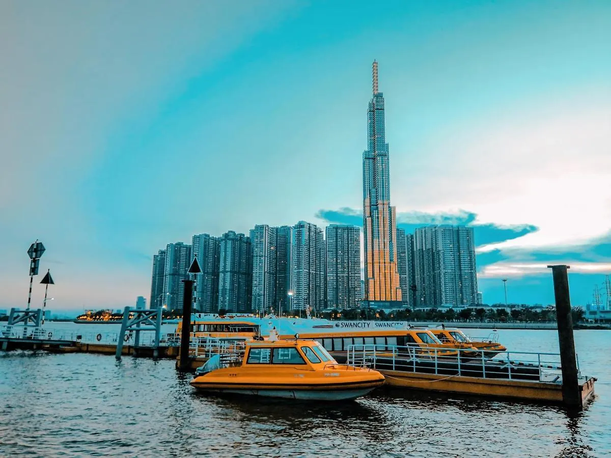 The Summit Suite Landmark 81 - Vinhomes Central Park location